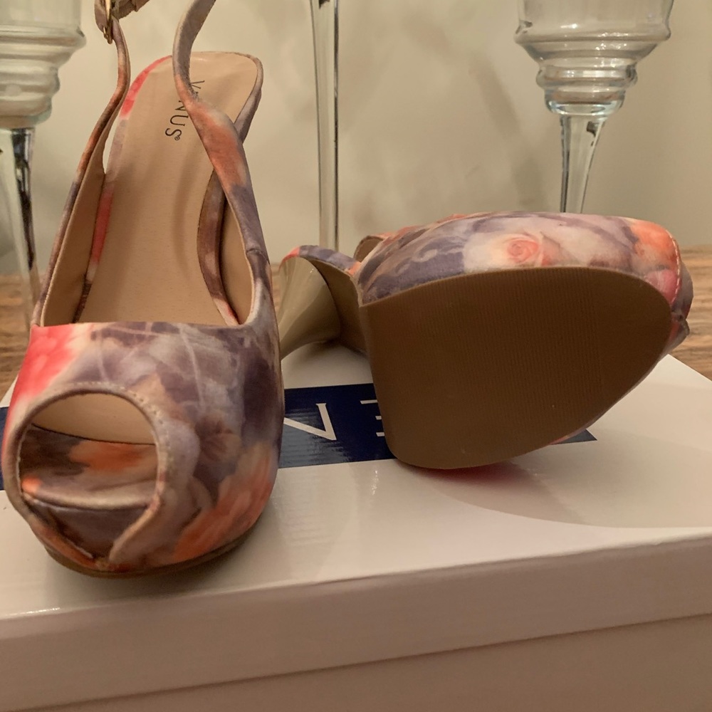 Heels - Picture 3 of 4